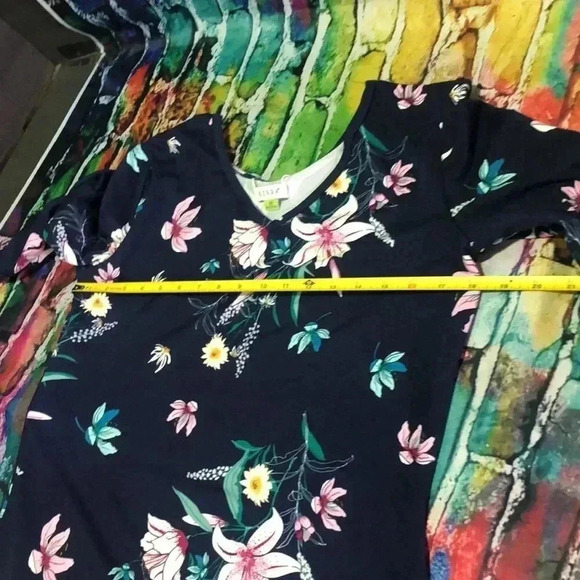 Serra size medium dress navy with floral print - Picture 6 of 10
